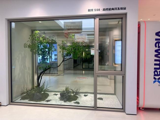 门店展厅内可见样窗